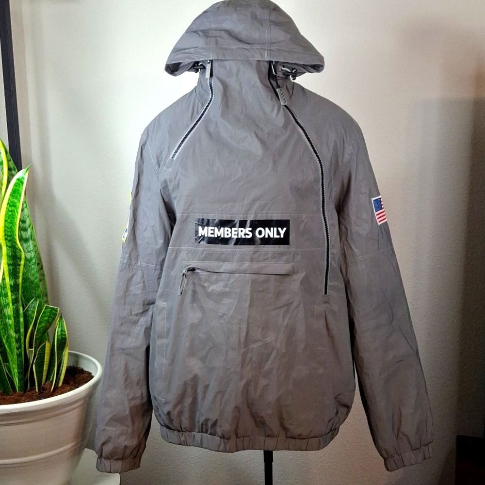 Zumies Members Only Sport Men's Space Suit Reflective Pullover Jacket size M